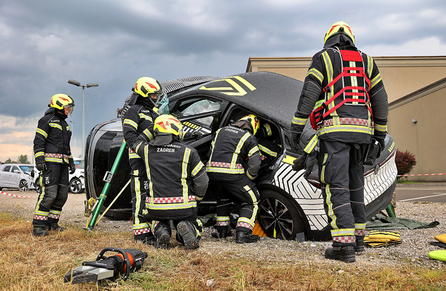 Pompiers de l’Urgence Internationale et Renault Group : Un partenariat d’exception au service de la sécurité routière mondiale